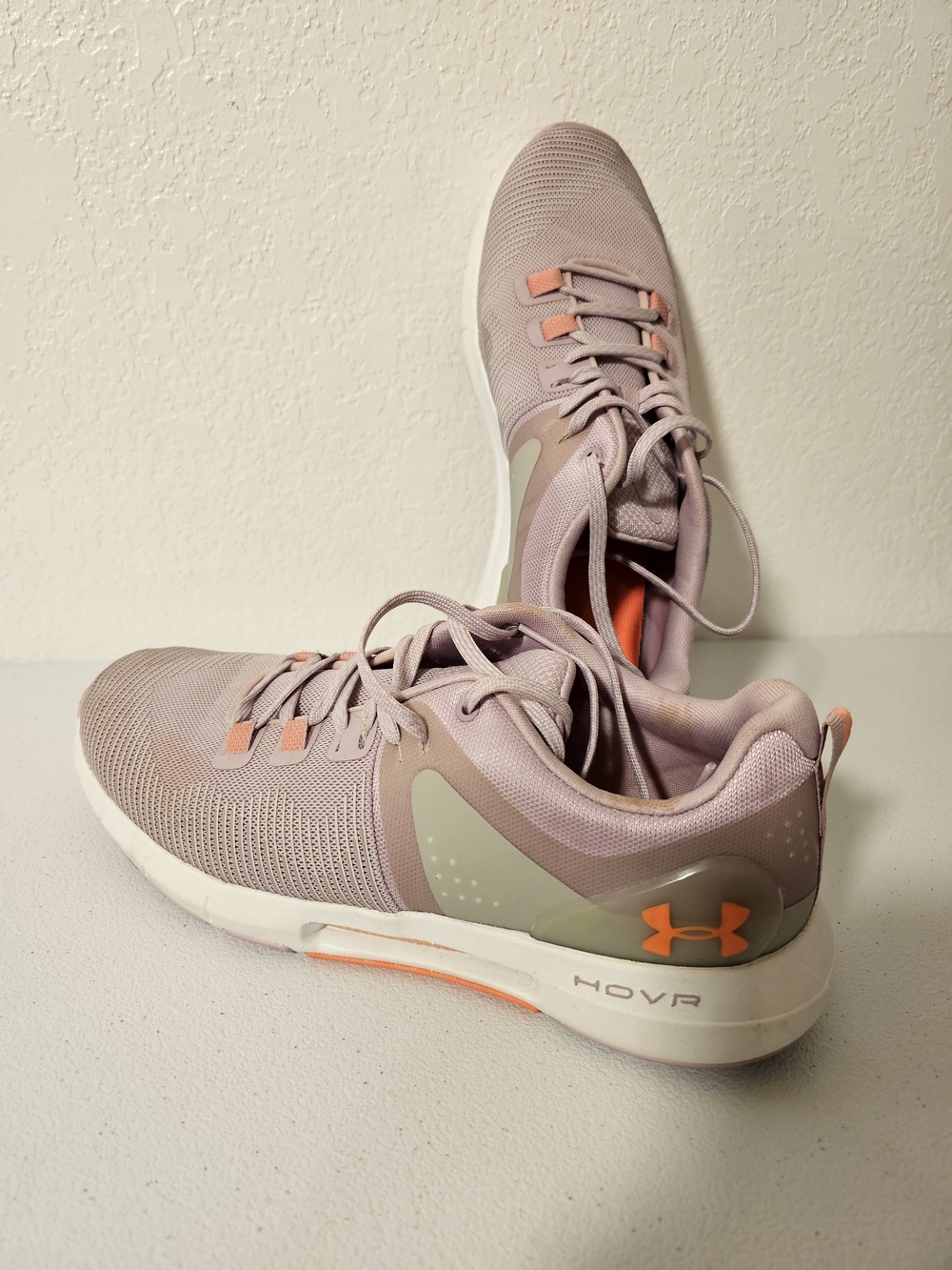 Under Armour HOVR Rise Low Top Lace-Up Sneakers Pink Fog/White 3022208-601